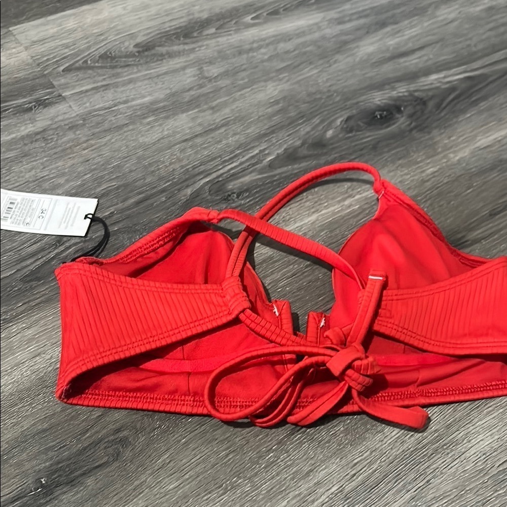 Chic Red Strappy Bralette - Picture 3 of 4